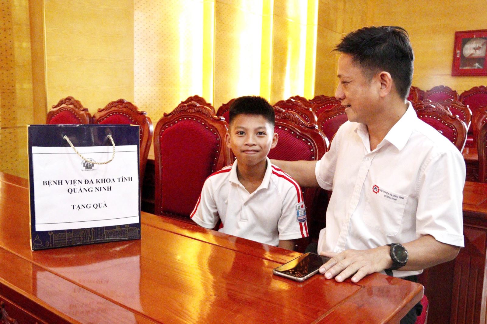 A person and child sitting at a tableDescription automatically generated